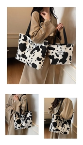 Vue détaillée du lot de sacs cabas en velours côtelé motif vache, tailles large et petit