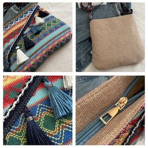 Détails du sac bohème tissé coloré avec franges ethniques et fermeture éclair en métal