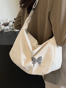 Sac à bandoulière plissé blanc crème avec papillon pour femme style urbain élégant