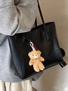 Large Capacity PU Leather Tote Bag For Women 2024 New Vintage Commuting Shoulder Bag With Plush Bear Pendant Handbag