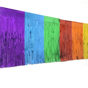 Regenbogen-Folienvorhang als Wanddekoration für mexikanische Fiesta-Party-Backdrop