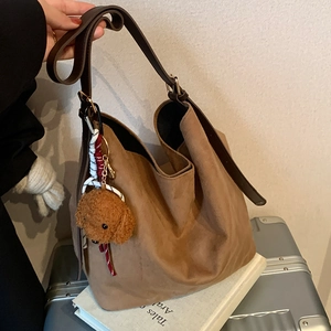 Grand Sac Cabas Rétro en Cuir PU pour Femmes Sac à Épaule Polyvalent Sac Sous le Bras Décontracté avec Pendentif Chiot