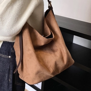 Sac cabas minimaliste en daim marron pour femme avec bandoulière en cuir style décontracté