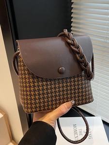 Fashionable houndstooth crossbody bucket bag with a braided strap for autumn and winter