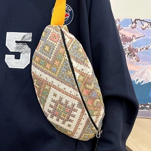 Sac bandoulière ethnique tissé à motif géométrique avec bandoulière jaune vif moderne