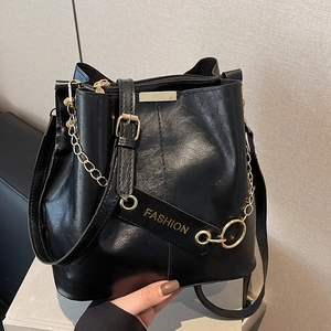 Retro Women PU Leather Bucket Bag Gold Chain Fashion Tag Small Crossbody Commuting Shoulder Bag Solid Color Messenger Bag