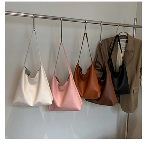 Detailed display of tote bags in five colors hanging for daily fashion commuting