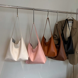 Minimalist large capacity hobo bags in five colors with wide shoulder straps