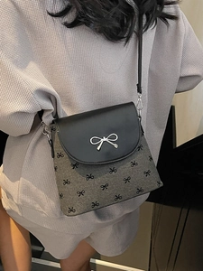 Sac Bandoulière Nœud de Mode pour Femmes en Cuir PU Épissage Cœur Pois Motif Sac Seau Doux Sac à Épaule Chic
