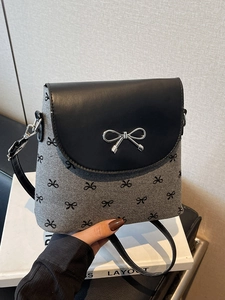 Sac seau bicolore chic avec motif nœuds et détail de nœud métallique pour femme