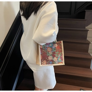 Detailed view of high-density floral jacquard fabric on a retro linen lunch tote bag