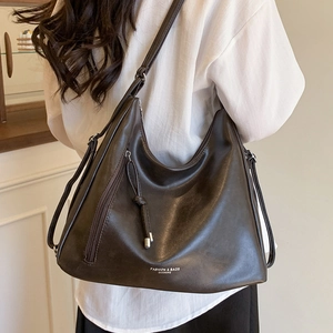 Retro dark brown soft leather tote bag with large capacity and vertical zipper detail
