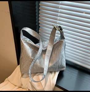 Detailed macro view showing the metallic silver crinkled texture of this stylish tote bag