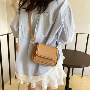 Sac bandoulière rétro kaki pour femme avec slogan Fashion & Bags et bandoulière réglable