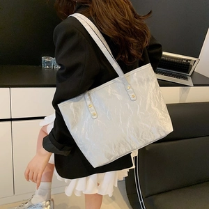Silver tote bag with crinkled texture, minimalist large capacity shoulder bag for commuting