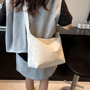 Fashion Women Crinkled PU Leather Shoulder Bag Large Capacity Crossbody Tote Bag Minimalist Hobo Bag For Daily Commuting