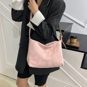 Pink pleated large tote bag with adjustable shoulder strap for daily commuting
