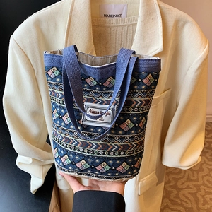 Sac fourre-tout tissé ethnique avec motifs géométriques et poignées solides pour le quotidien