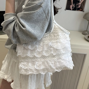 White lace tote bag with tiered ruffles and mesh fabric for summer vacation shoulder wear