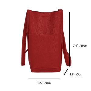 Rote minimalistische Umhängetasche aus Leder für Damen mit Maßen von 19x9x5 cm