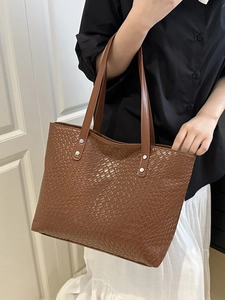 Vintage brown woven leather tote bag with large capacity and double shoulder straps
