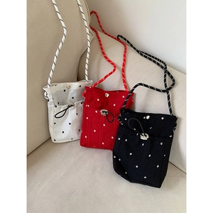 Sac Téléphone Portable Femme en Toile Fleurie Doux Sac Bandoulière Plissé Nuage Avec Bandoulière en Corde Tressée