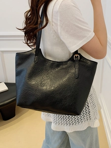 Classic black vintage large capacity tote bag in distressed leather look for women