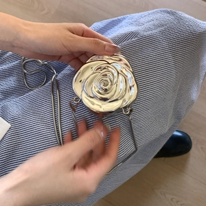 Sac de Soirée en Forme de Fleur de Rose en Acrylique Avec Chaîne Serpent Éclat Métallique Fermoir de Luxe Sac à Main