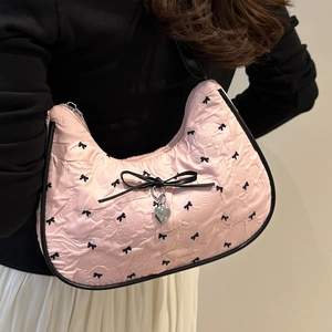 Sac à Bandoulière Plissé à Imprimé Nœud Doux pour Femmes Sac Sous le Bras Vintage Hobo Avec Pendentif Cœur