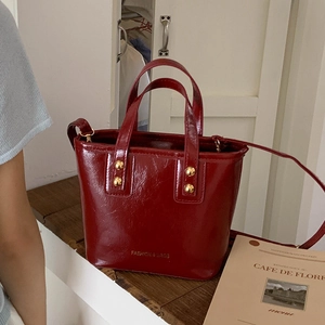 Sac Seau de Luxe en Cuir PU pour Femmes Mode Rétro Rivets Sac à Main Sac à Bandoulière Casual Sac Fourre-Tout Polyvalent