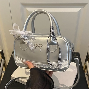 Borsa bowling argento metallizzato con fiocchi in pizzo e tracolla per donne