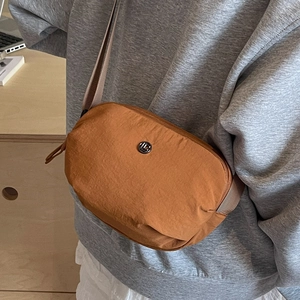Sac à Épaule Casual en Toile pour Femmes Minimaliste Urbain Petit Sac Carré Bandoulière Couleur Unie Sacoche de Voyage Mode