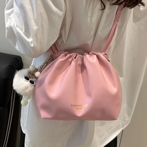 Fashionable light pink cloud bucket bag in PU leather with plush charm and gold lettering