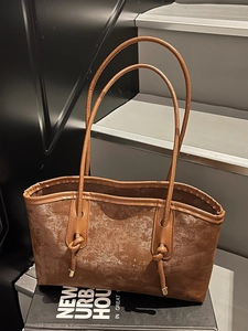 Large capacity vintage brown tote bag with metallic coating and double straps for women