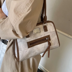 Sac cabas vintage bicolore avec bandoulière et zip à franges en beige et marron