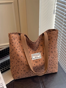 Brown corduroy tote bag with heart and bow patterns, ideal for daily work commute