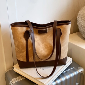 Fashionable large-capacity khaki tote bag with dark brown leather trim for summer commuting