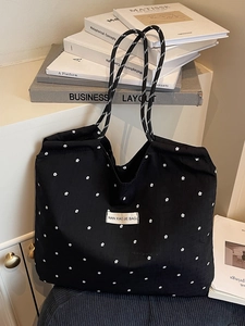 Sac fourre-tout en mousseline florale noire avec broderies et poignées en corde
