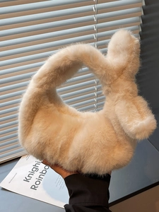 Sac à main chic en fausse fourrure beige en forme de lapin avec anses oreilles pour femme