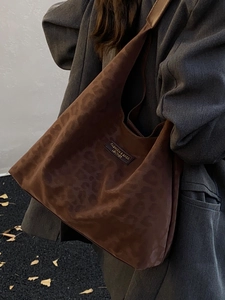 Retro brown leopard print tote bag in soft faux suede for women's autumn fashion