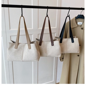 Detailed comparison of canvas tote bags with beige, coffee, and black handles
