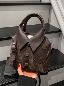 Sac à main créatif marron foncé style chemise avec bouton et bandoulière amovible