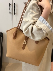 Minimalist camel leather tote bag with gold twist-lock and lychee texture for women