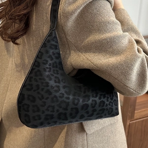 Fashionable leopard print hobo bag with adjustable black shoulder strap in vintage style