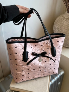 Sac Cabas Femme Doux Imprimé Nœud Plissé en Cuir PU Grande Capacité Sac à Bandoulière Décontracté Navette Étudiant Pendentif Coeur
