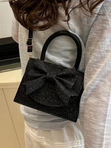 Elegante borsa da sera nera glitterata con grande fiocco e tracolla regolabile