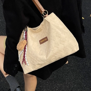 Sac Fourre-tout Matelassé en PU Polyester Femmes Mode Style de Rue Grand Sac à Bandoulière pour Étudiant École Quotidien