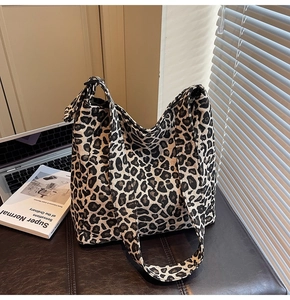 Detail of trendy leopard print tote bag in durable canvas with sturdy double straps
