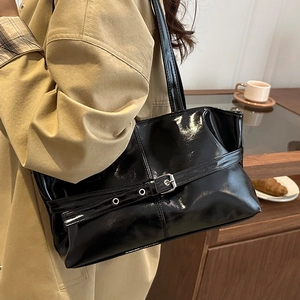 Borsa a Tracolla da Donna in Pelle PU Lucida Retrò Borsa Sottobraccio alla Moda Con Fibbia in Metallo Grande Capacità Pendolare