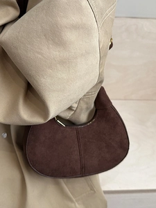 Retro dark brown suede crescent handbag with minimalist stitching and zipper closure